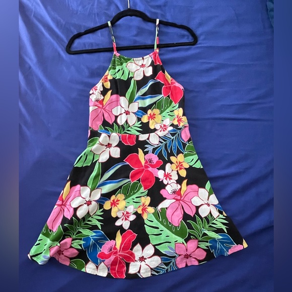 Hawaiian print dress with open back - Picture 2 of 4